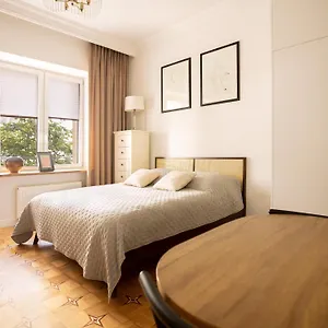 Apartament Komfortowy W Scislym Centrum Warszawy Comfortable In The Very Center Of, Warszawa